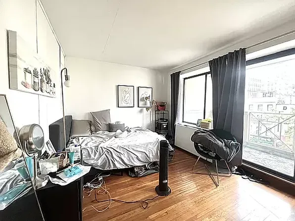 408 Eighth Avenue 4A image 3 of 9