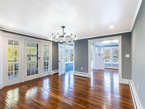 5th image of 118 W Chestnut St