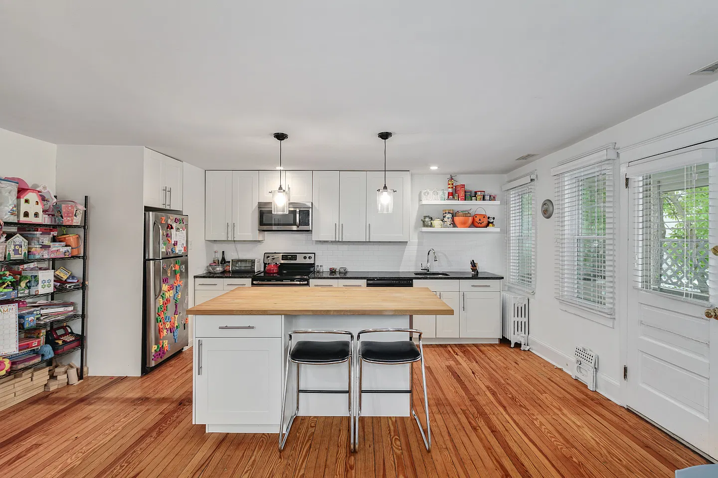 2 bed, 1100 sqft, $2,300 — Photo 4