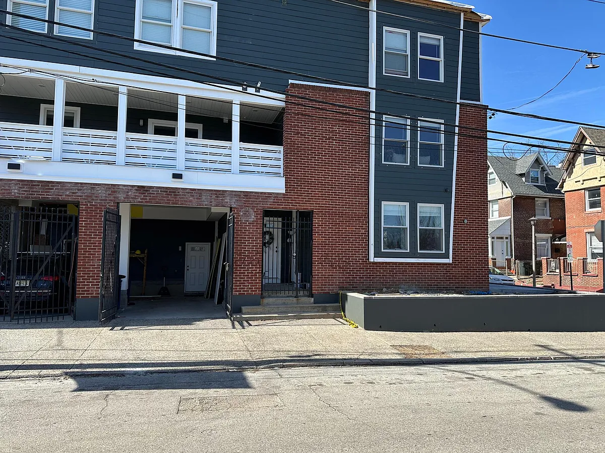 Building Photo - 256 N 32nd St #1