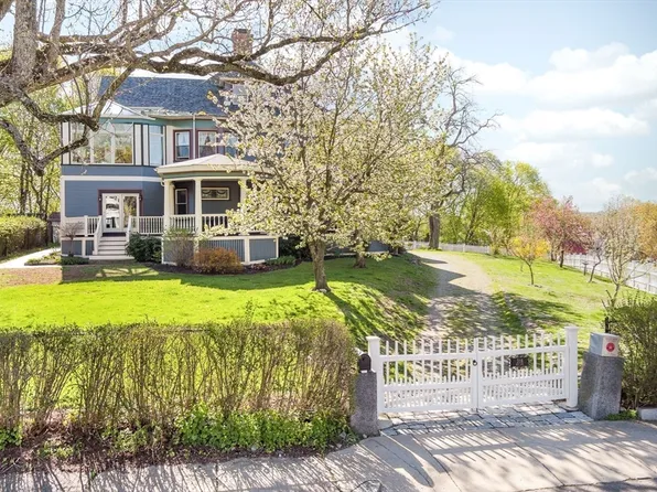 318 Metropolitan Ave, Roslindale, MA 02131
