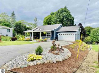 10139 E Grandview Rd, Traverse City, MI 49684