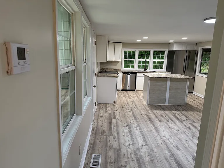 9430 Meadowbrook Dr — Photo 2