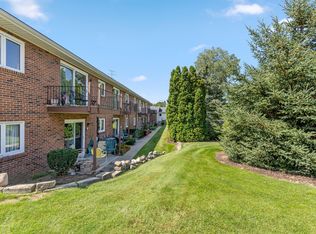 707 Andover St SE, Kentwood, MI 49548