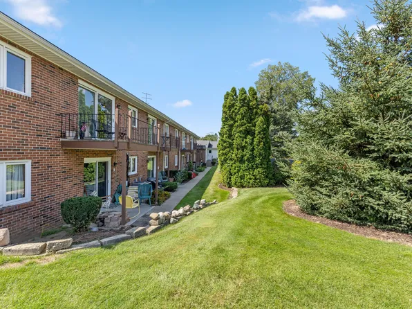 707 Andover St SE, Kentwood, MI 49548