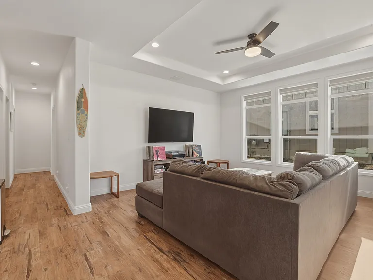 115 Brooklyn Cir — Photo 9