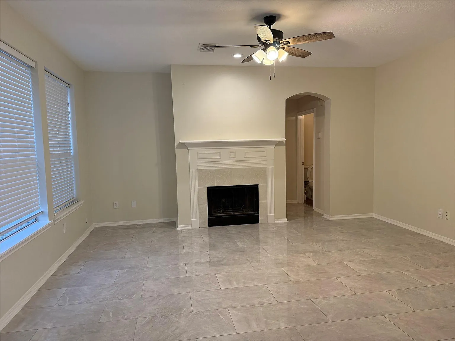 5 bed, 3.5 bath, 2756 sqft, $3,000 — Photo 4