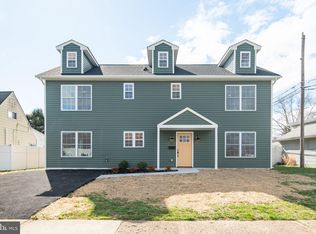 61 Nickelhill Ln, Levittown, PA 19054