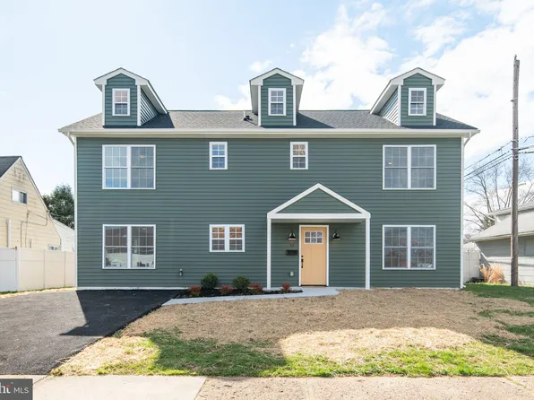 61 Nickelhill Ln, Levittown, PA 19054