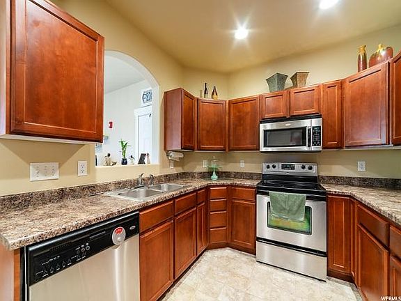 4th image of 142 W Spring Hill Way #806