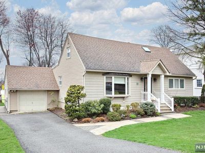 297 Haywood Dr, Paramus, NJ, 07652