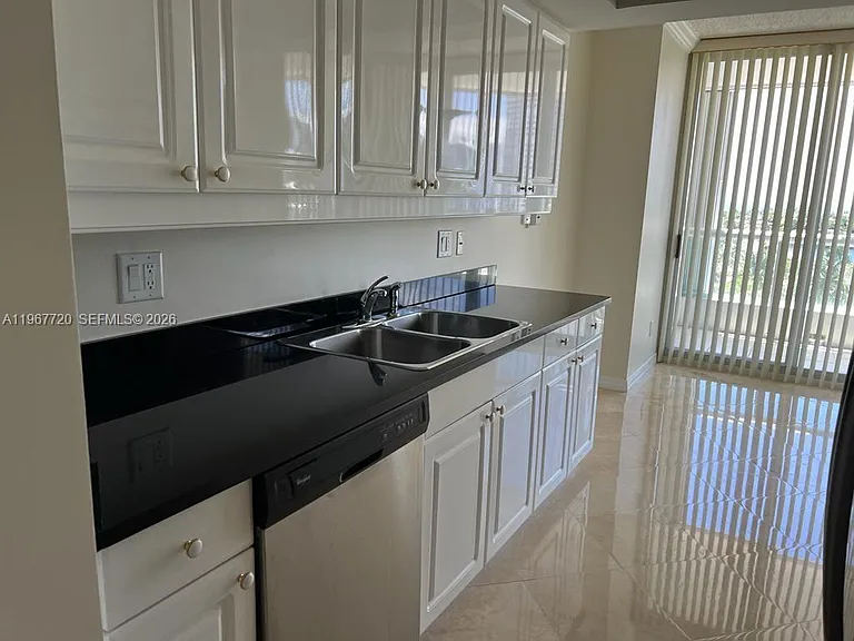 21055 Yacht Club Dr #1009 — Photo 8