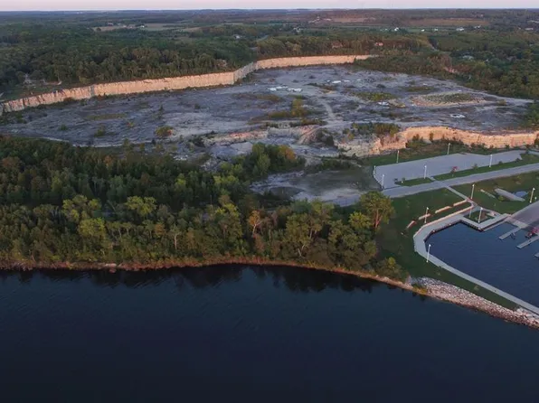 6 Quarry Bluff Ct, Sturgeon Bay, WI 54235