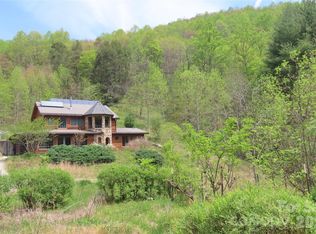 1422 Middle Fork Rd, Hendersonville, NC 28792