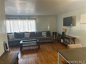 3 bed, 1.0 bath, 1056 sqft, $2,800 — Photo 3