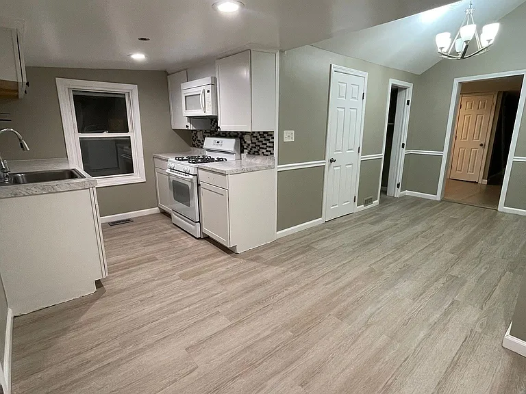 144 White St — Photo 10