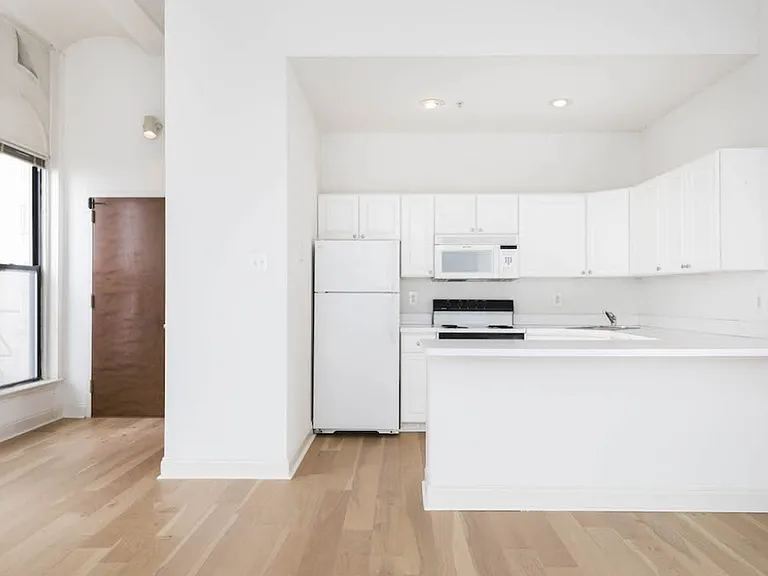 701 Sansom — Photo 5