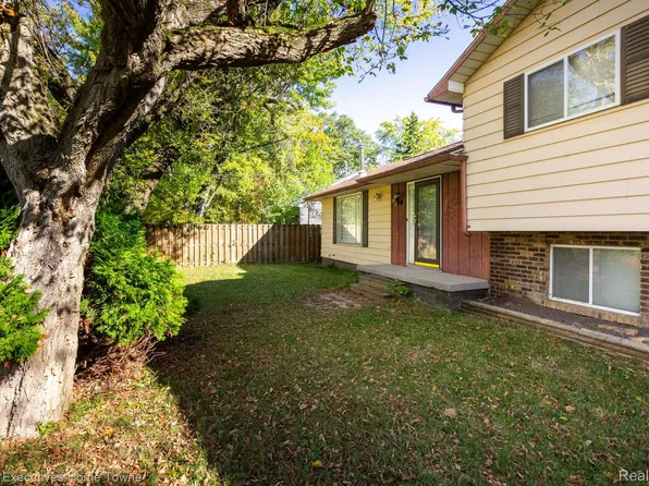 3084 Roanoke St, Flint, MI 48504