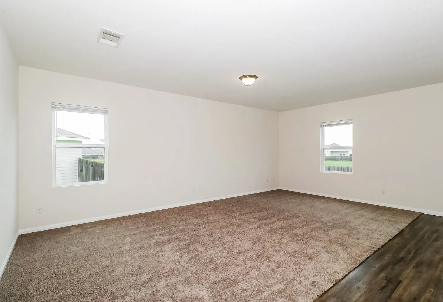 4 bed, 2.0 bath, 1827 sqft, $1,900 — Photo 2