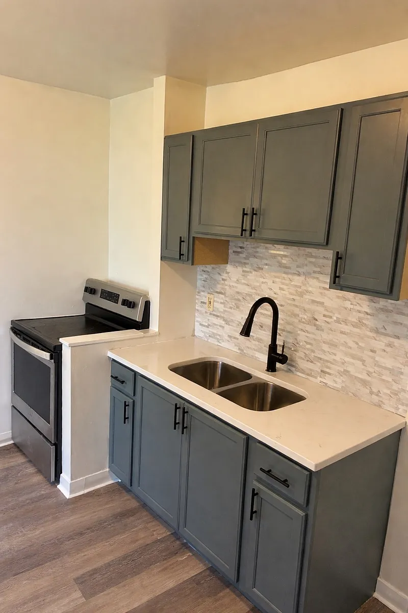 Building Photo - 3064 Hull Ave #3
