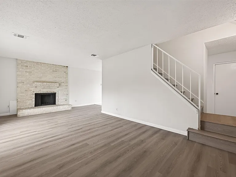 7523 La Place Dr — Photo 6