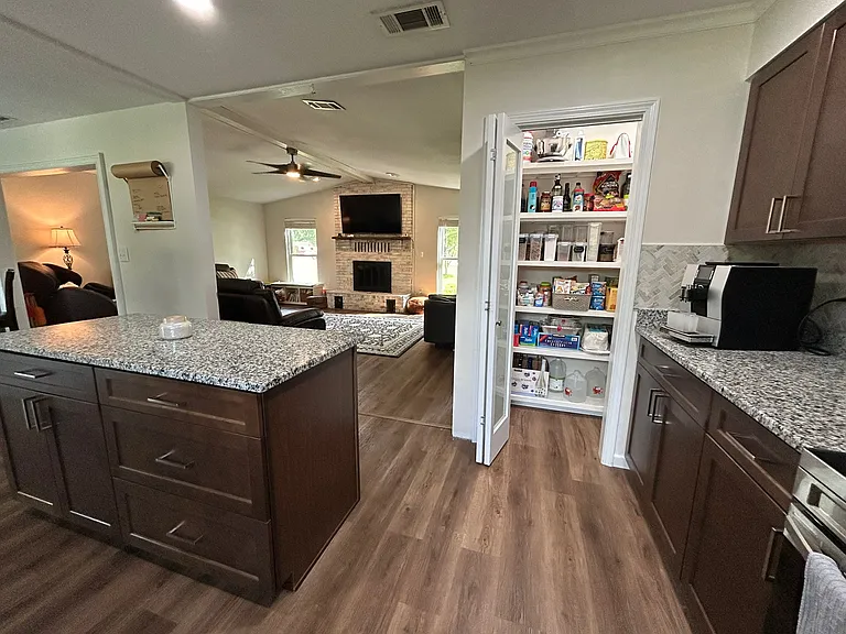 1025 Darlington Oak Dr — Photo 3