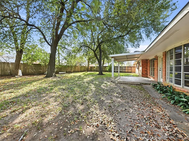 7015 Pella Dr — Photo 34
