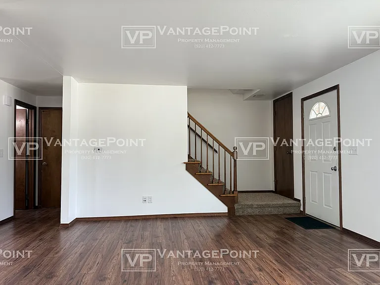 1711 Edgehill Dr — Photo 4