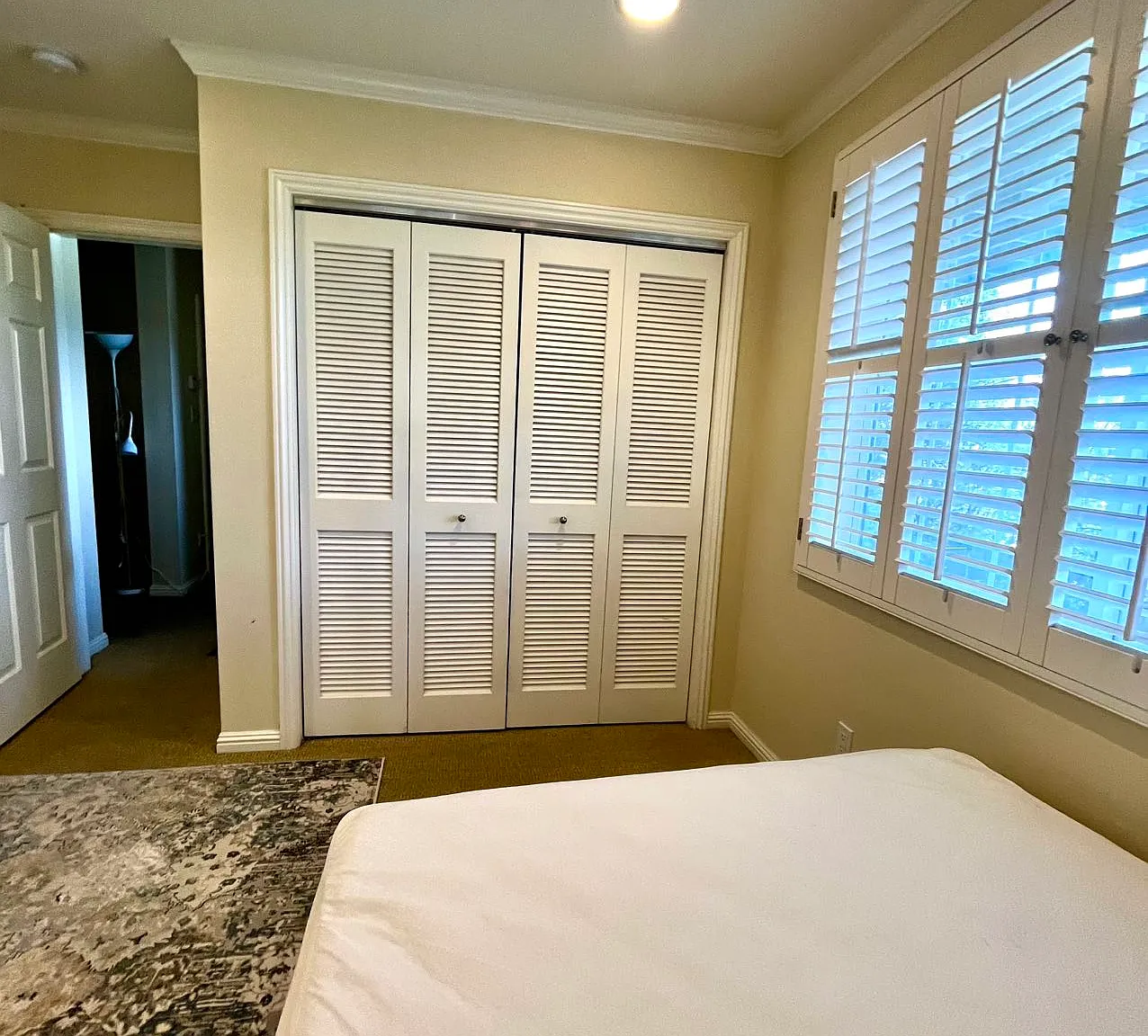 1 bed, 2000 sqft, $1,200 — Photo 2