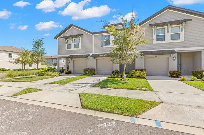3 bed, 2.5 bath, 1525 sqft, $2,300 — Photo 3