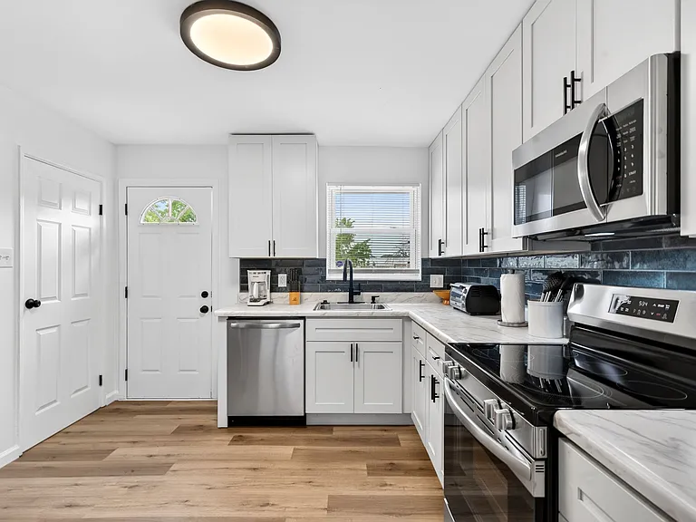 9675 La Jolla Dr — Photo 15