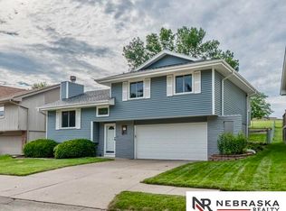 11021 Laurel Cir, Omaha, NE 68164