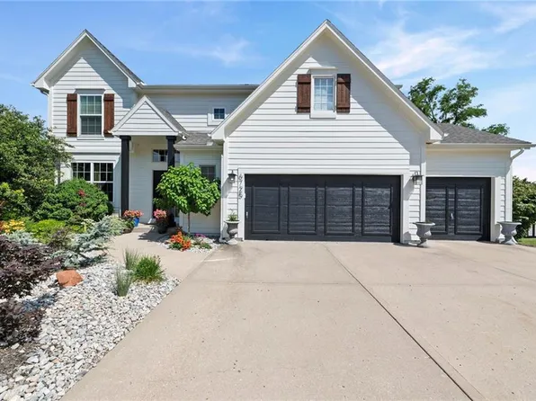 6725 N Nevada Ave, Parkville, MO 64152