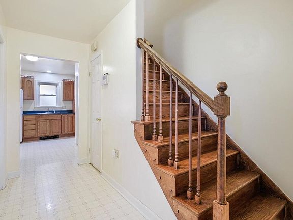 2nd image of 25 N Maple Ave