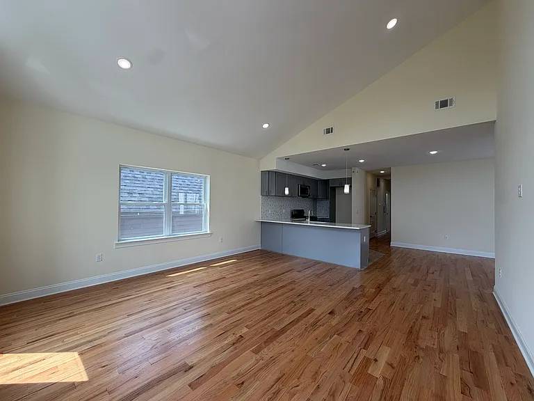 491-493 S 10th St #3 — Photo 3