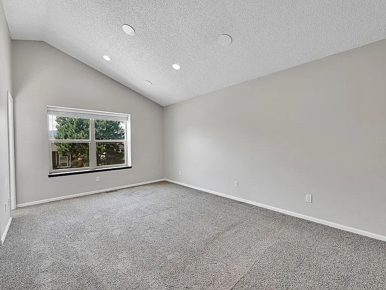 15165 Chelmsford St — Photo 14