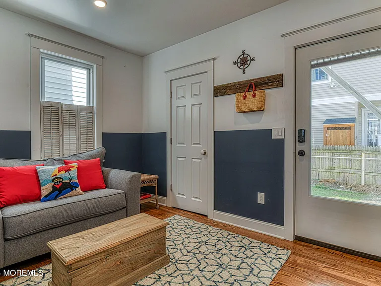 36 Heck Ave — Photo 12