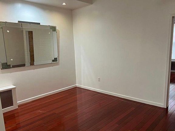 4th image of 203 Bay 20th St Floor 1