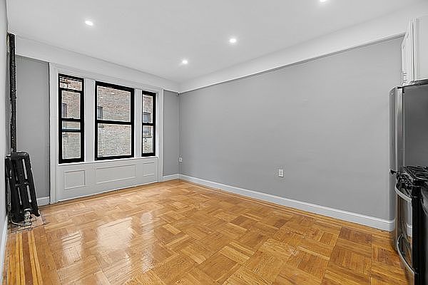 1st image of 48 Saint Nicholas Pl APT 33