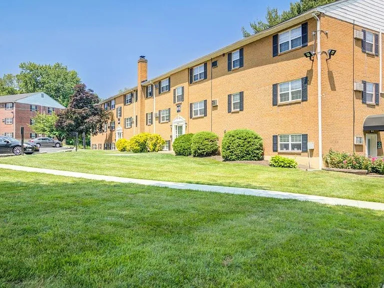 Woodacres Apartment Homes — Photo 40