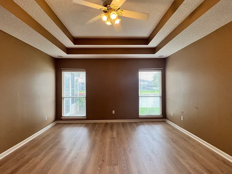 1252 Woodchurch Ln — Photo 21