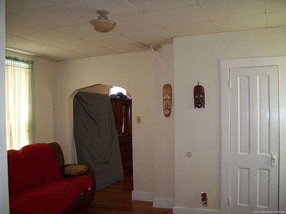 4th image of 1808 E Spring St