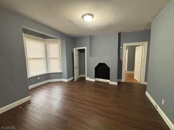 476 S 18th St, Newark, NJ 07103