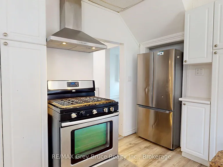 218 Denmark St — Photo 11