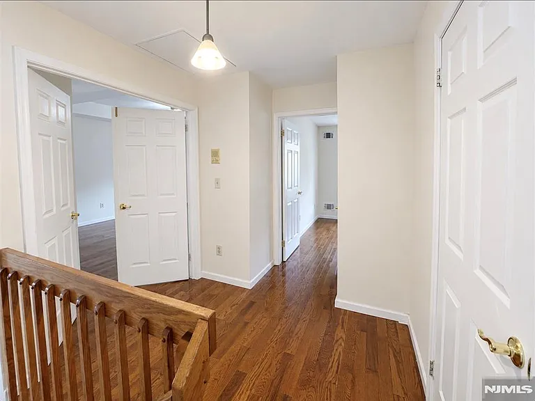 555 Ridge Ln — Photo 15