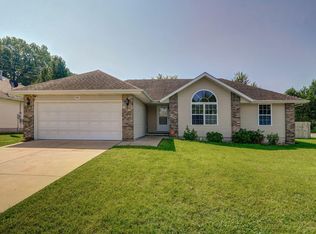 902 W Dustin Ln, Nixa, MO 65714