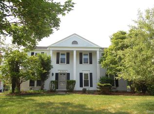 5849 Kingsfield Dr, West Bloomfield, MI