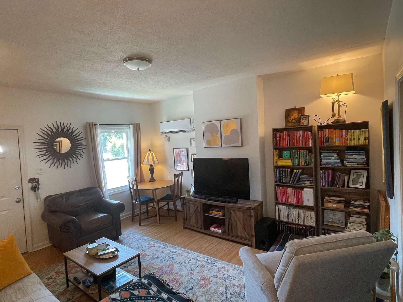 2 bed, 840 sqft, $1,800 — Photo 2