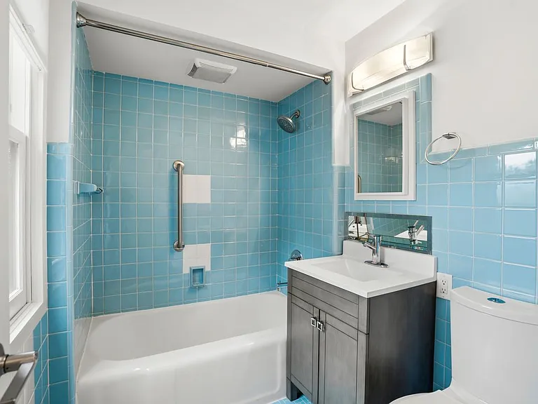 4515 N Lake Dr — Photo 5