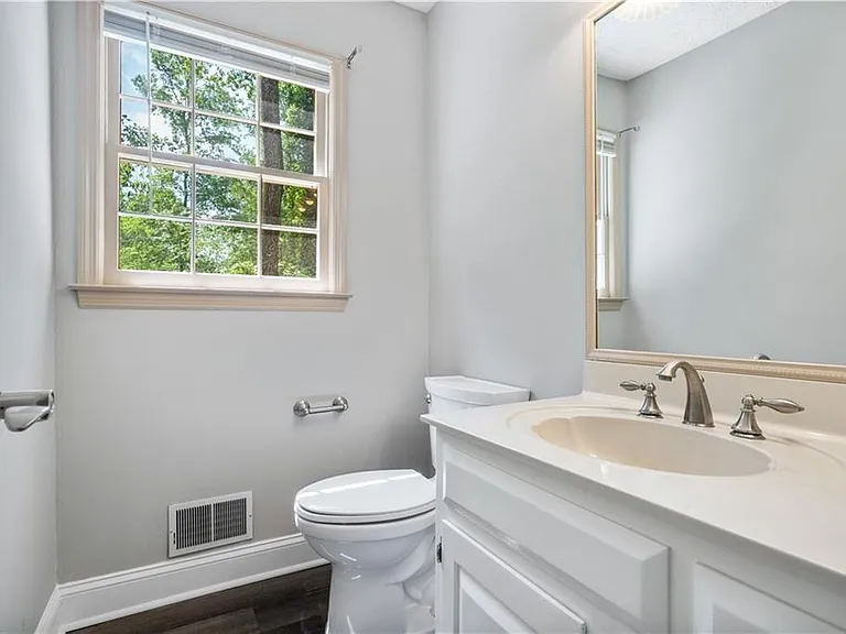 4752 Forest Glen Ct NE — Photo 9
